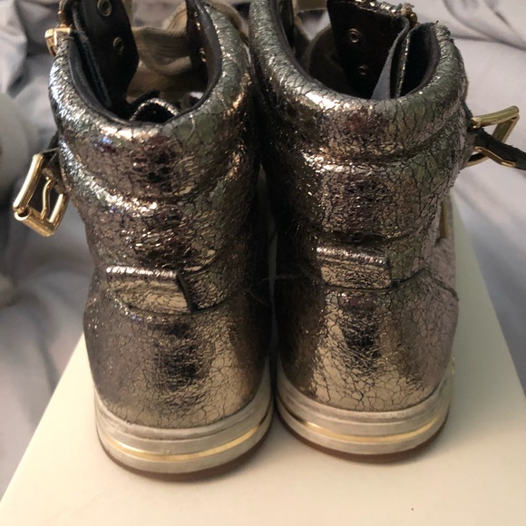 *sold* - Picture 3 of 6